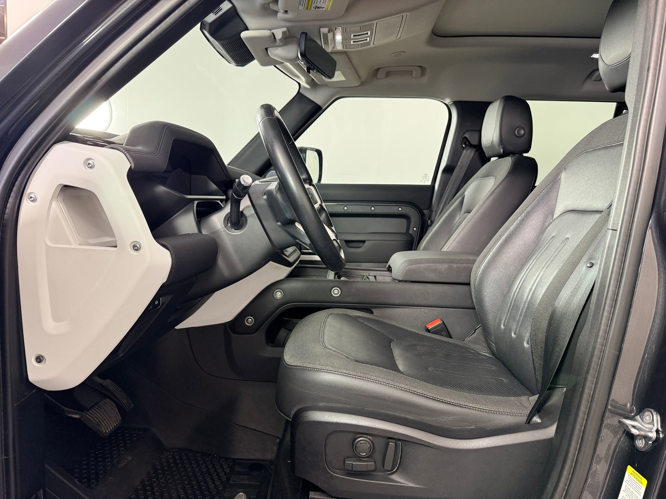 2021 Land Rover Defender 110 SE photo 4