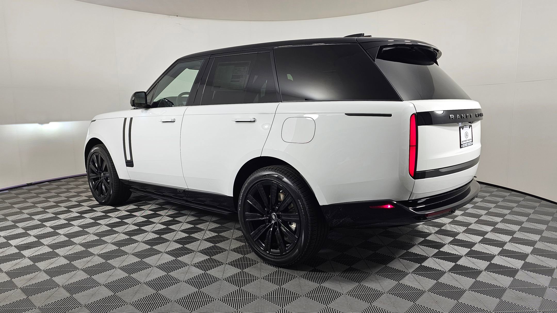 2025 Land Rover Range Rover SE photo 2