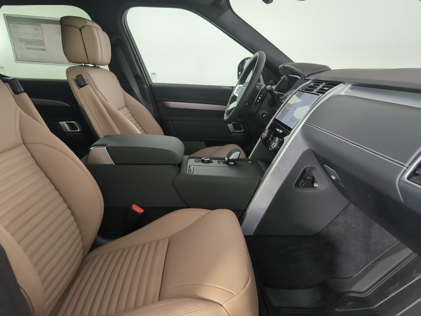 2025 Land Rover Discovery SE photo 3