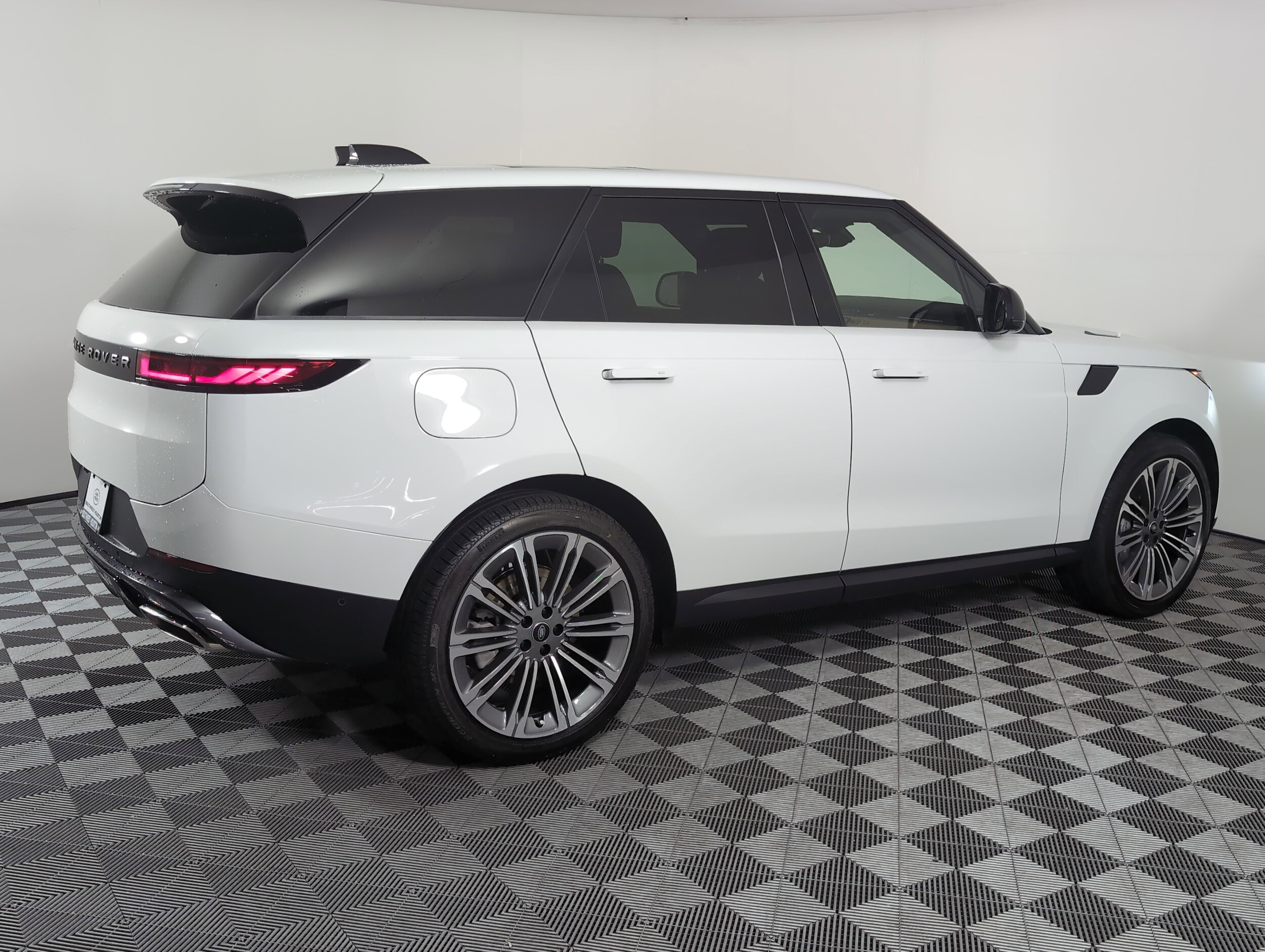 2025 Land Rover Range Rover Sport SE photo 2