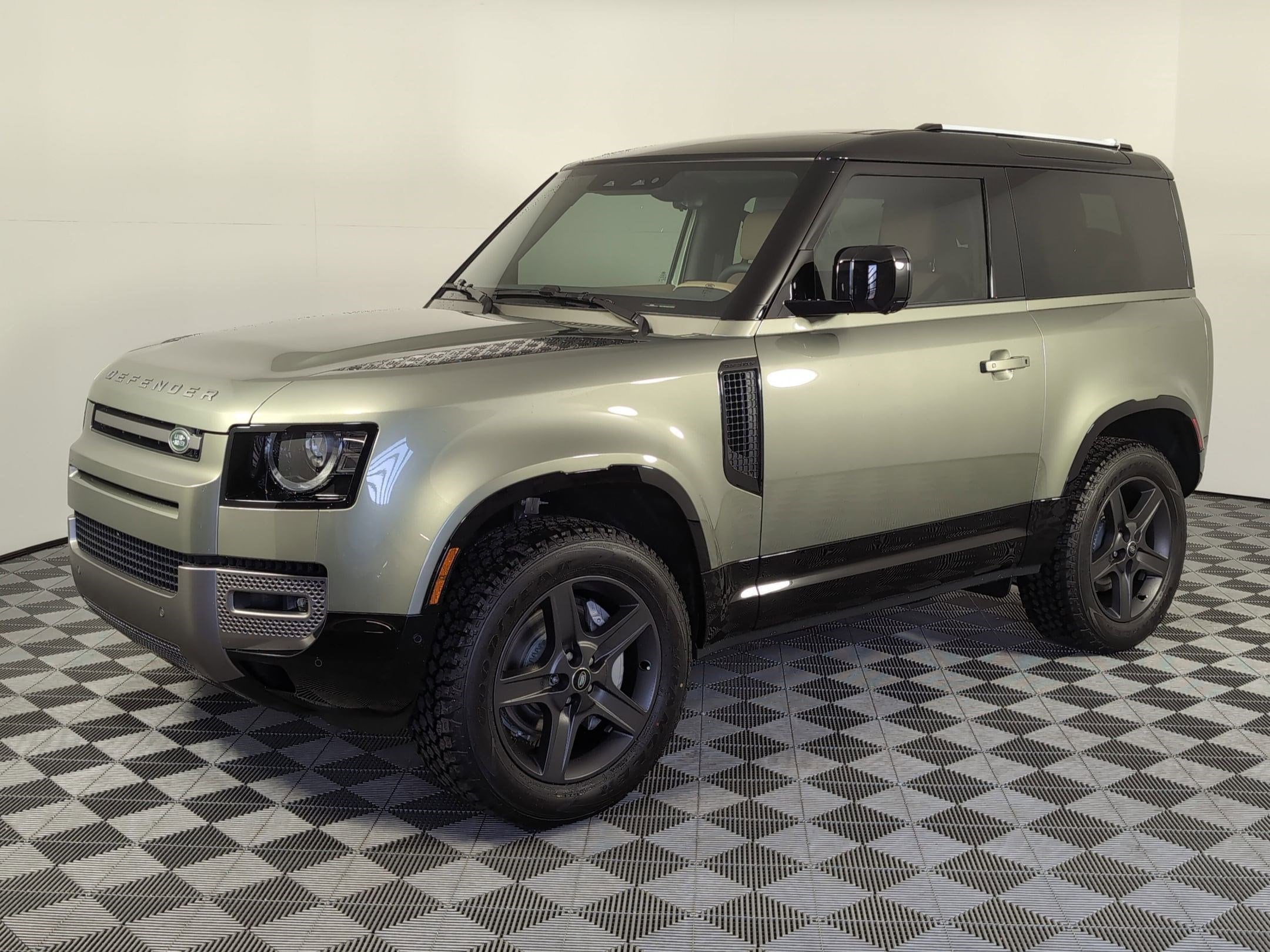 2025 Land Rover Defender X-Dynamic SE's photo