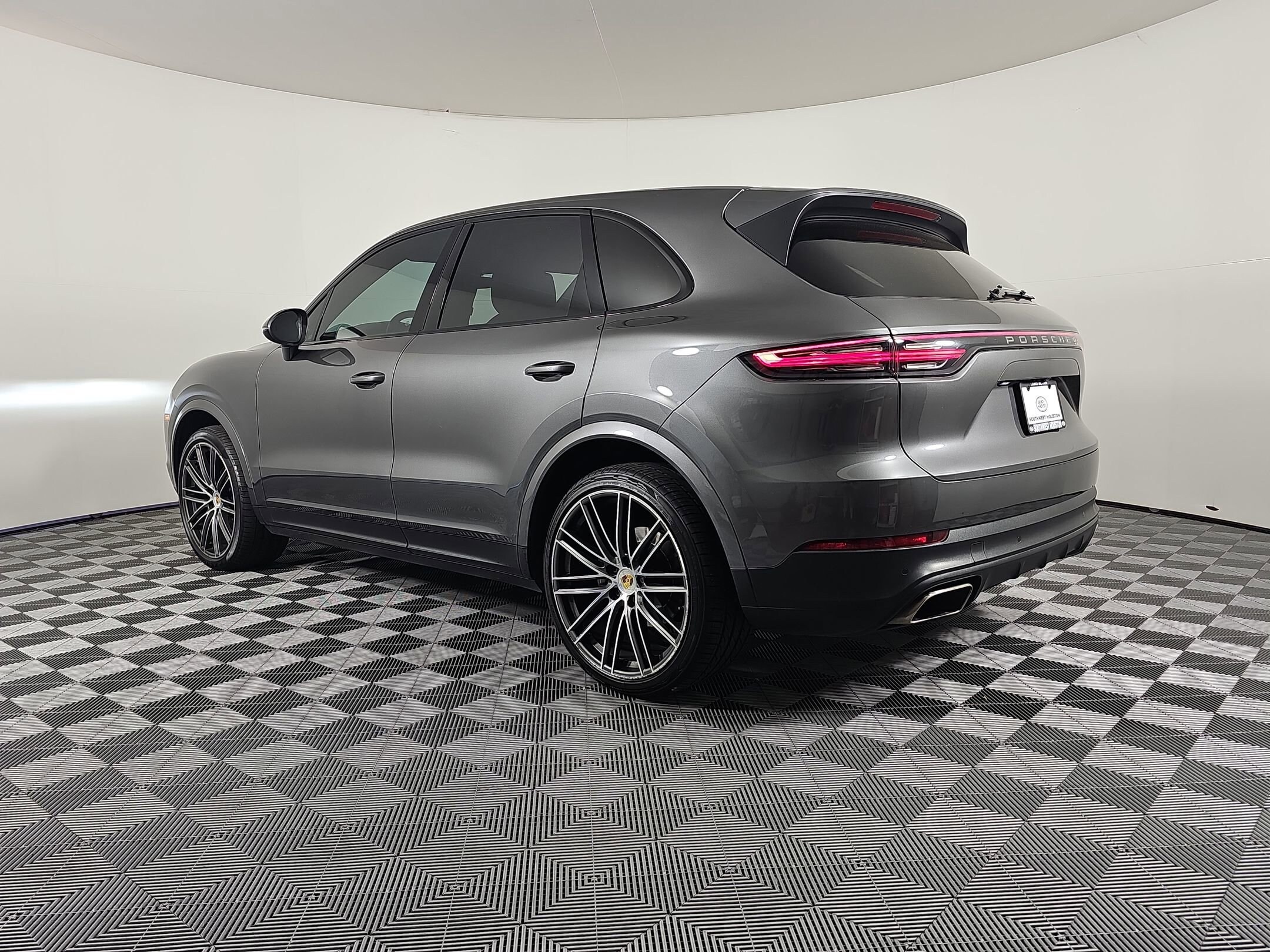 2020 Porsche Cayenne photo 3