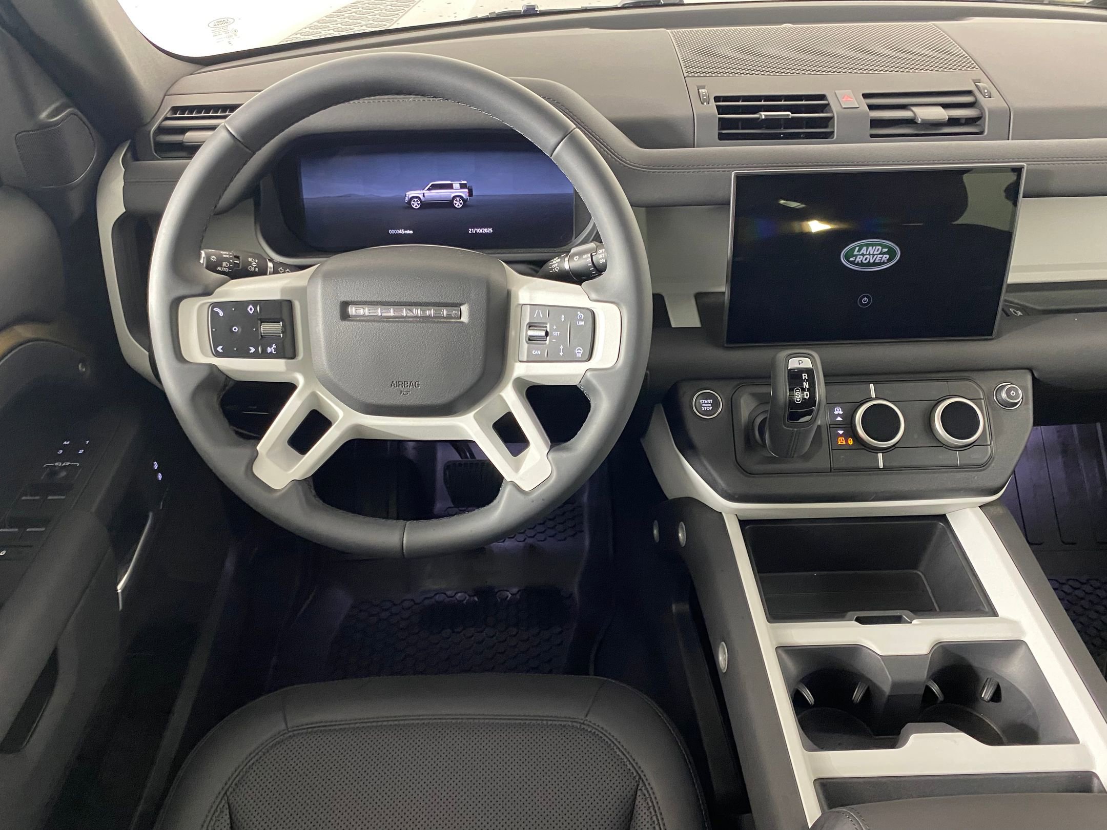 2025 Land Rover Defender 110 S photo 3