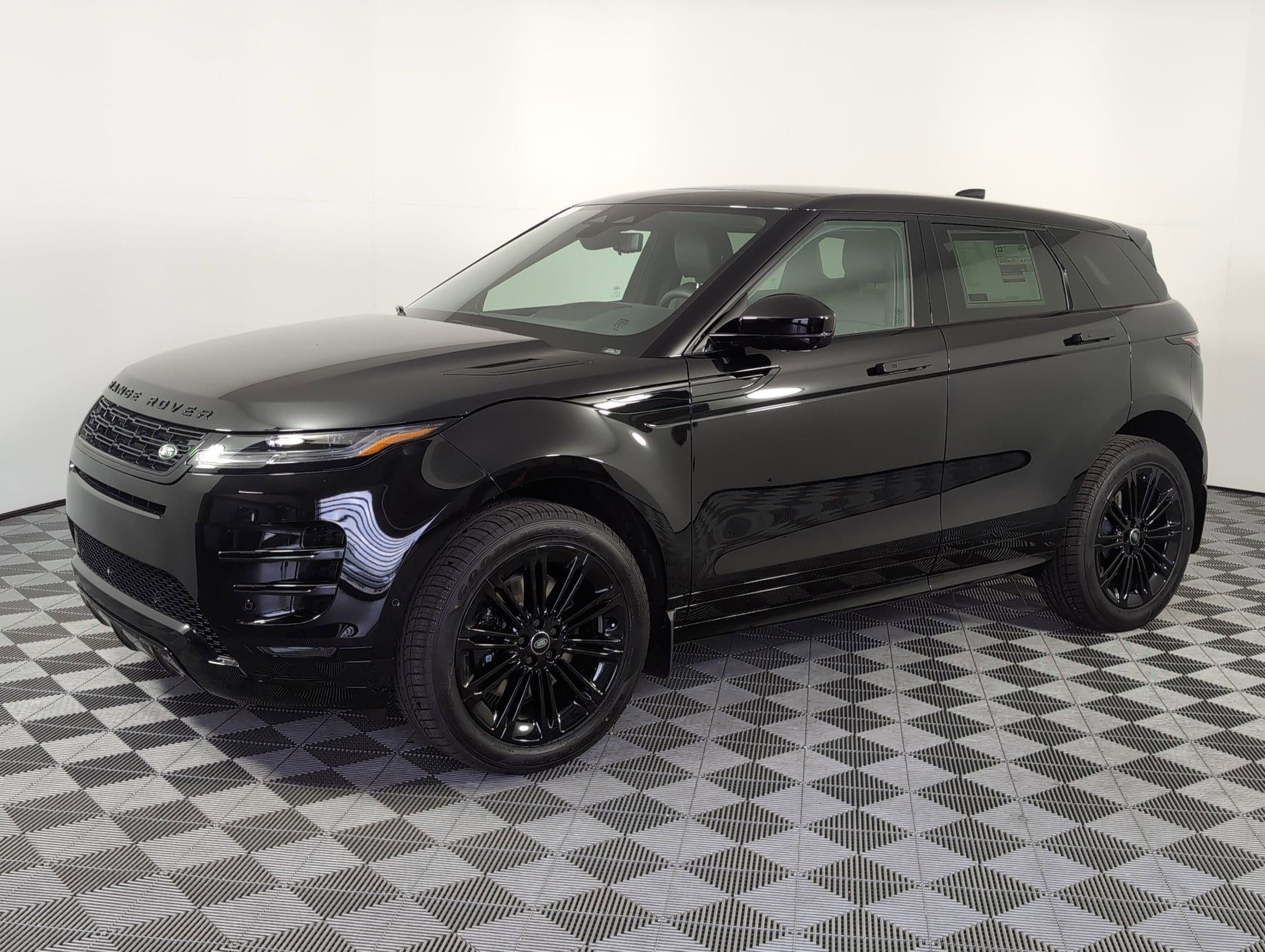 2026 Land Rover Range Rover Evoque Dynamic SE's photo