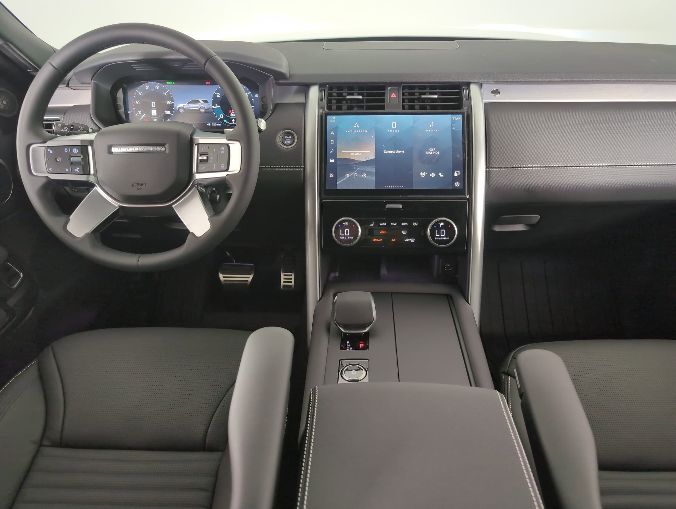 2025 Land Rover Discovery P300 Dynamic SE photo 3