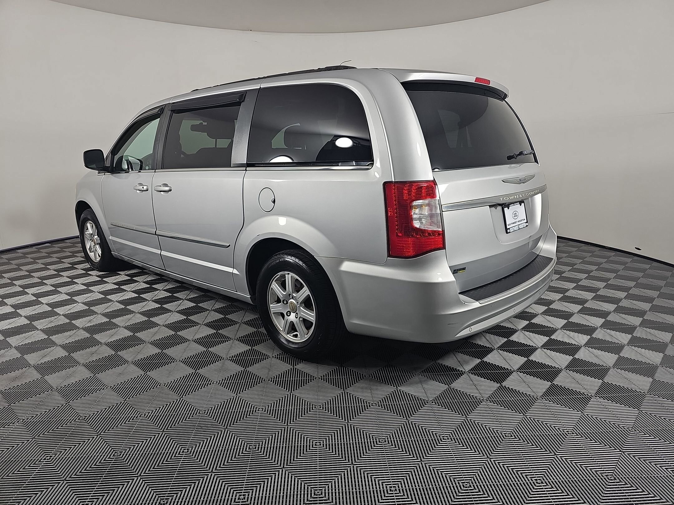 2012 Chrysler Town & Country Touring photo 3