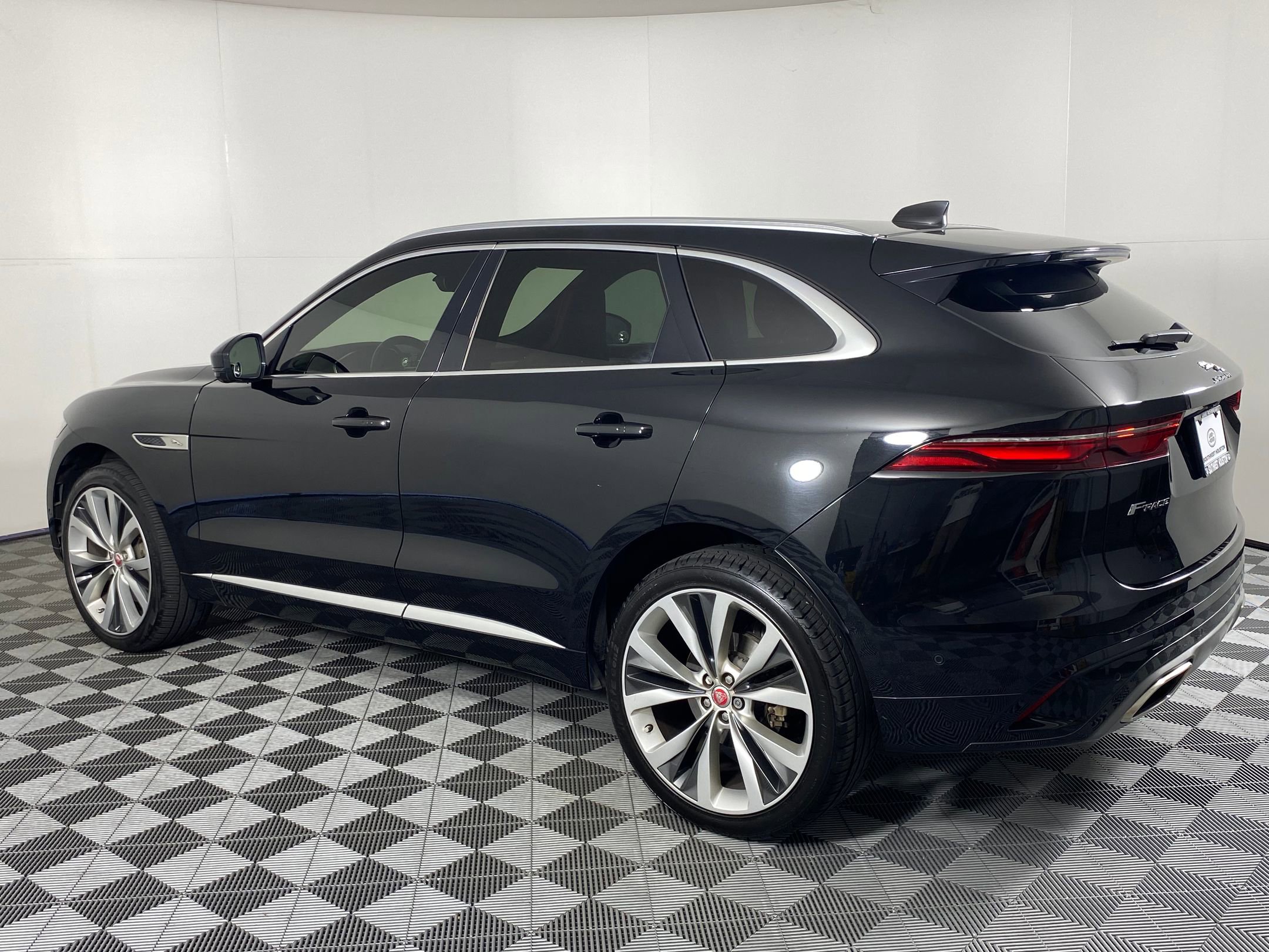 2021 Jaguar F-PACE P400 R-Dynamic S photo 2