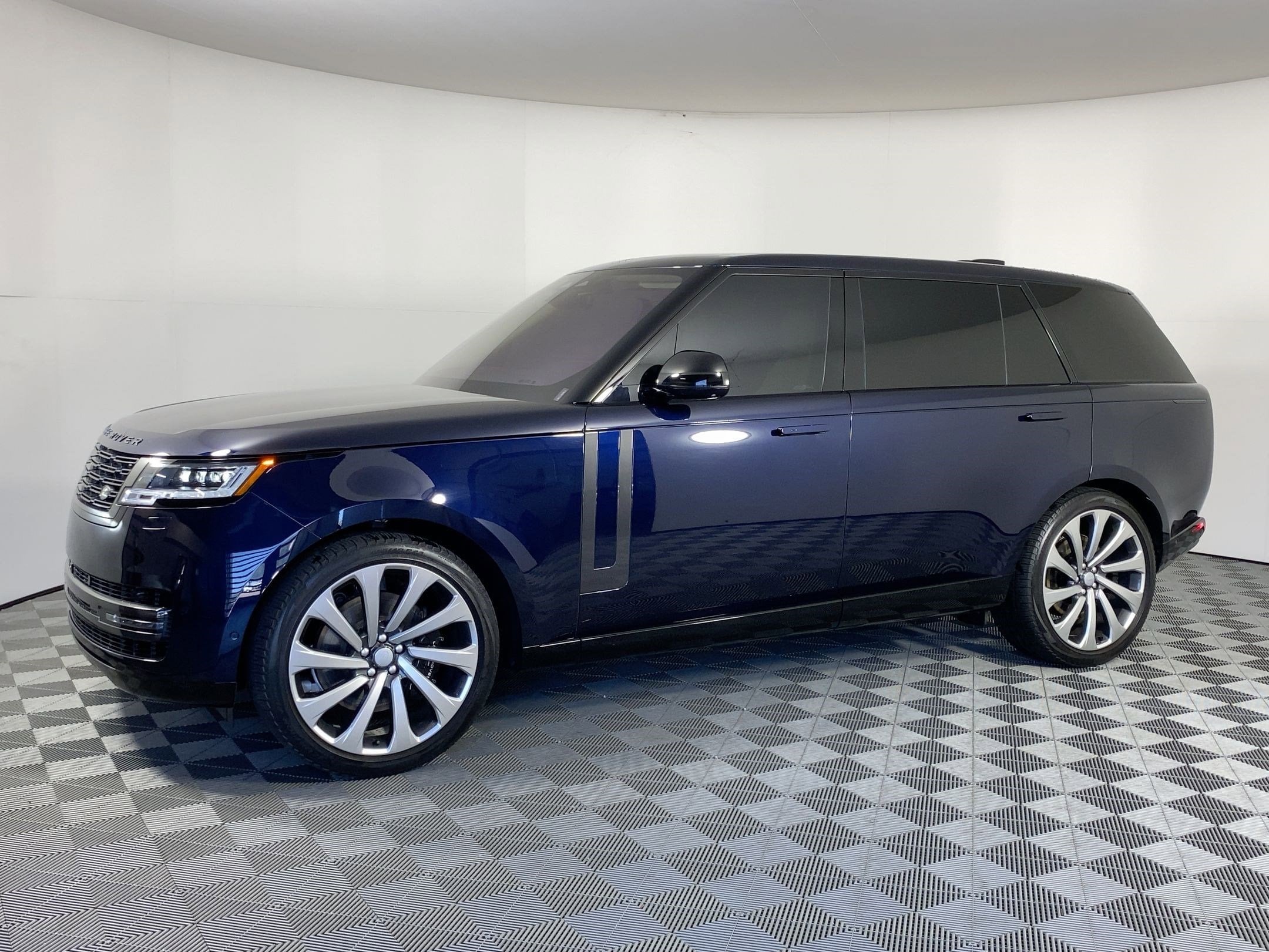 2023 Land Rover Range Rover SE's photo