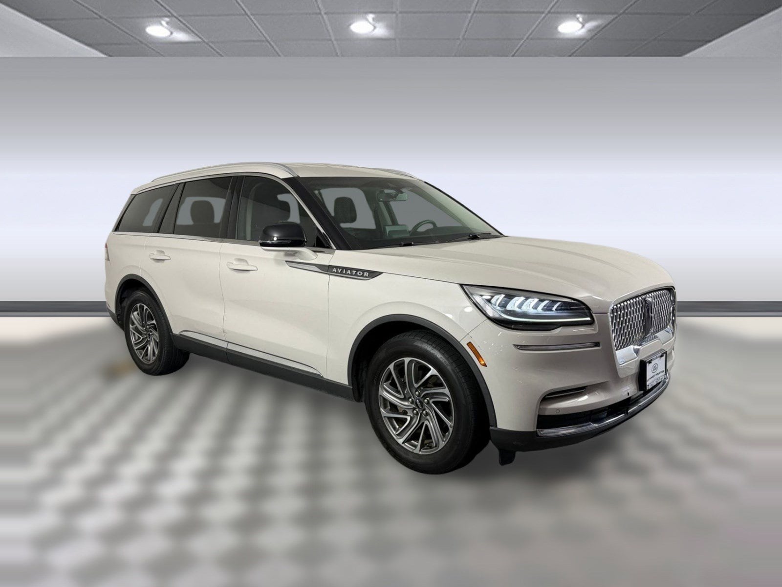 Aviator Standard SUV