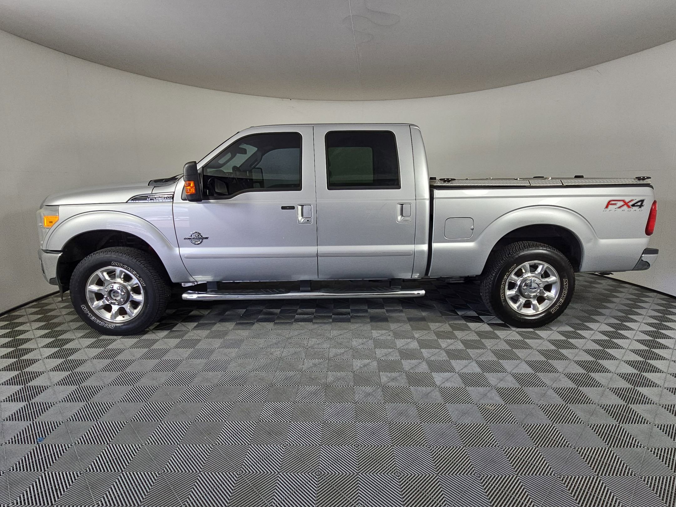 2015 Ford F-250 Lariat photo 2