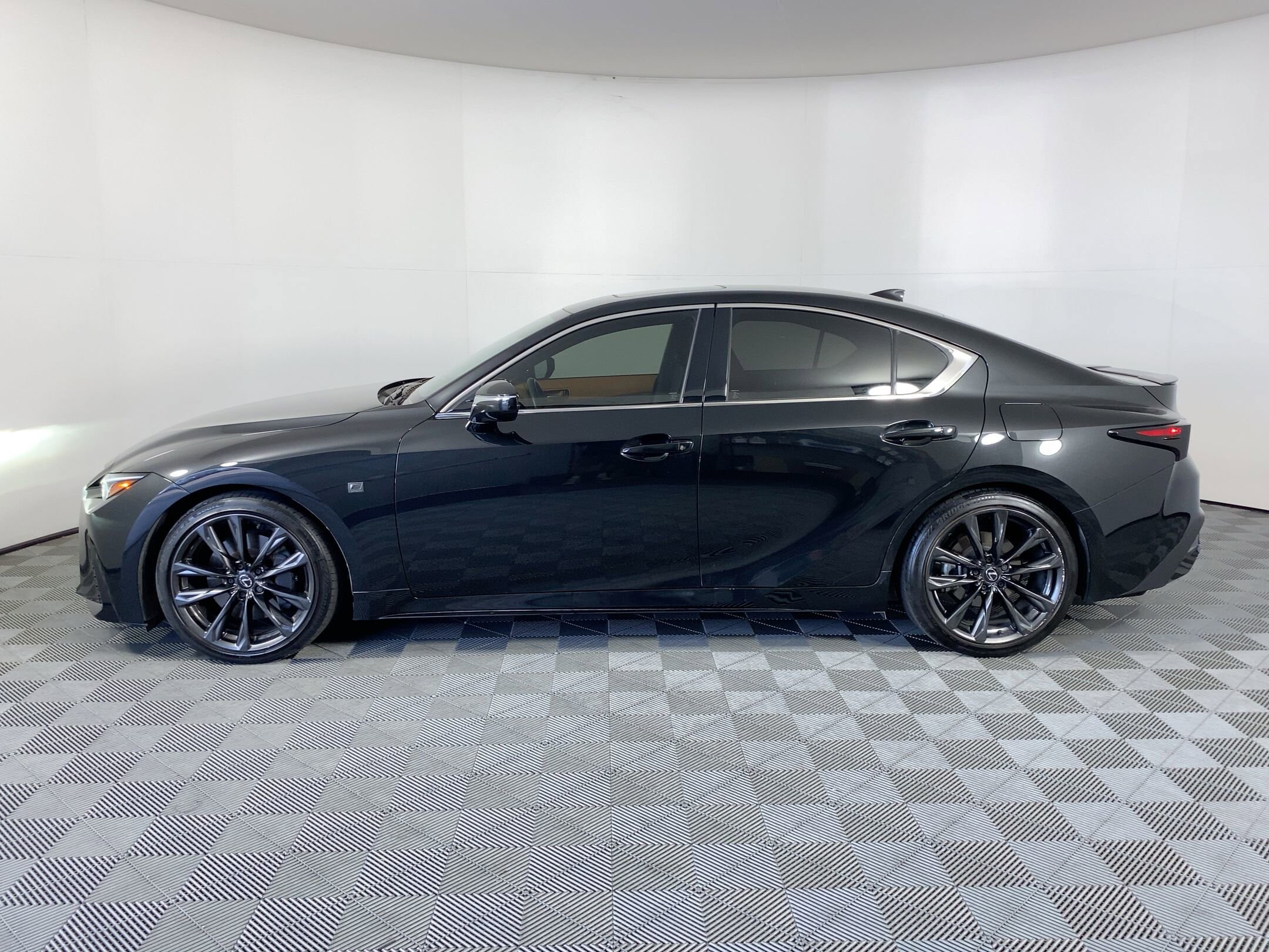 2024 Lexus IS 350 F SPORT photo 2