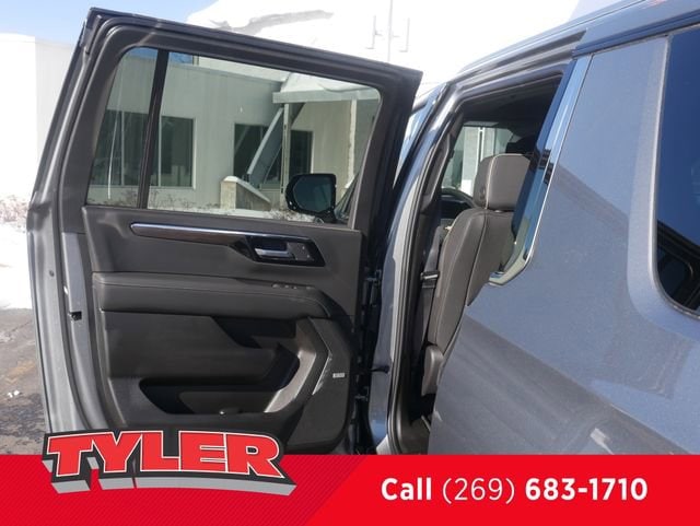 2026 Chevrolet Suburban Premier - Photo 19