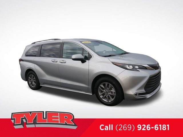 2024 Toyota Sienna XLE's photo