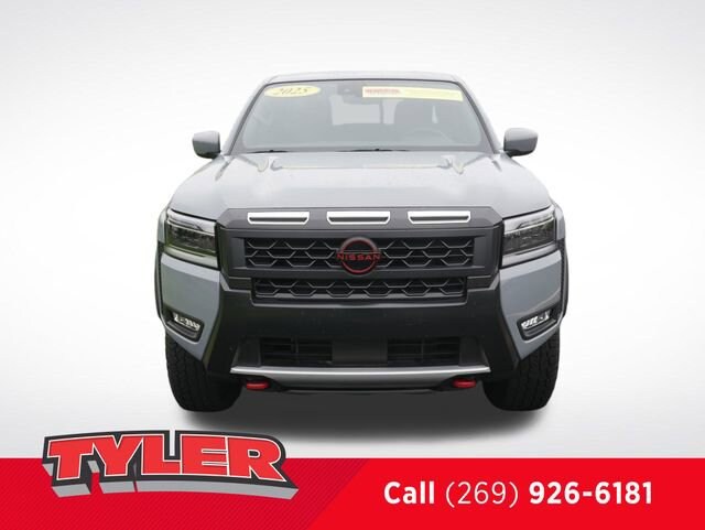 2025 Nissan Frontier PRO-4X photo 2