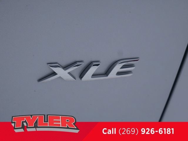 2023 Toyota Corolla Cross XLE - Photo 14