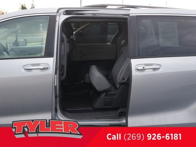 2024 Toyota Sienna XLE - Photo 18