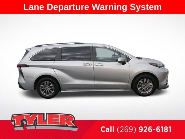 2024 Toyota Sienna XLE - Photo 9