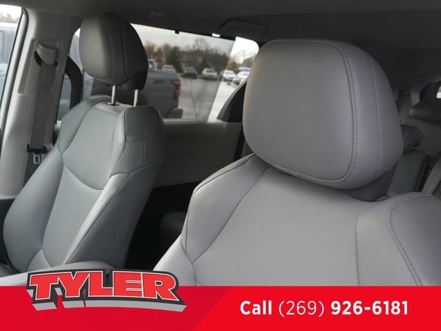 2024 Toyota Sienna XLE - Photo 38