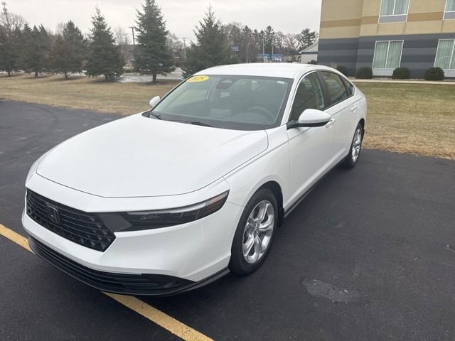 2025 Honda Accord LX's photo