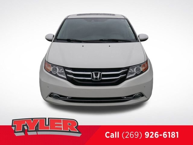 2016 Honda Odyssey Touring photo 2