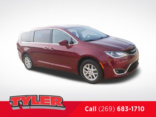 2020 Chrysler Pacifica Touring's photo