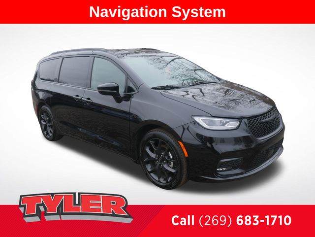 2025 Chrysler Pacifica Limited's photo