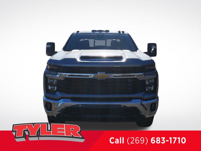 2025 Chevrolet Silverado 2500HD LT photo 2