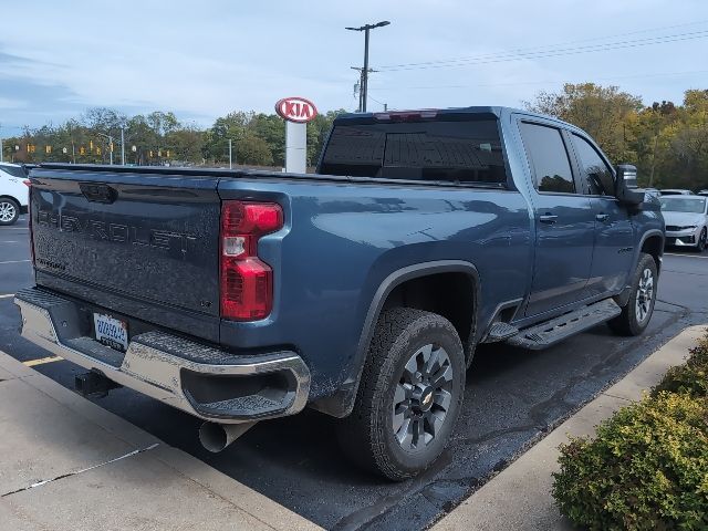 2024 Chevrolet Silverado 2500HD LT photo 2