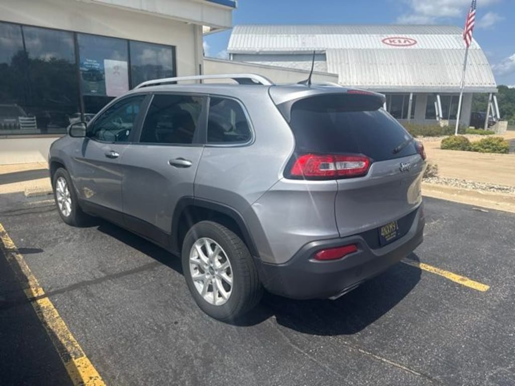 Used 2016 Jeep Cherokee Latitude SUV