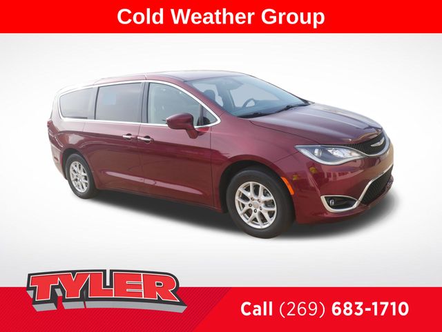 2020 Chrysler Pacifica Touring's photo