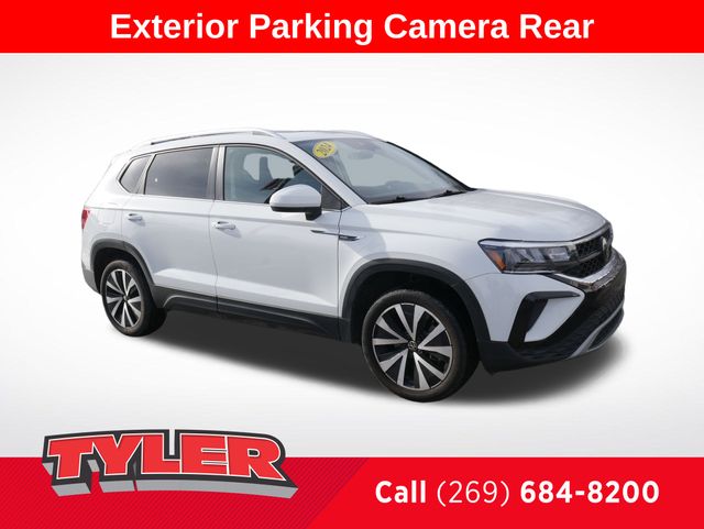 2024 Volkswagen Taos SE's photo