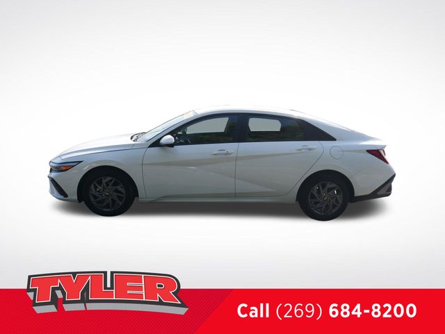 2024 Hyundai Elantra SEL photo 4