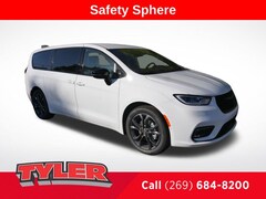 2026 Chrysler Pacifica Select Passenger Van