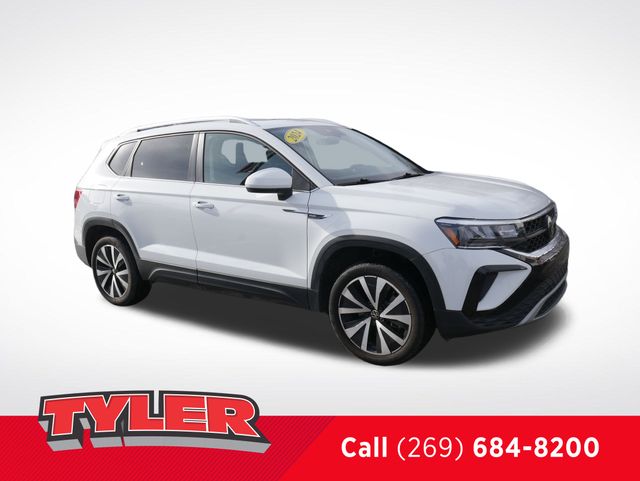 2024 Volkswagen Taos SE's photo