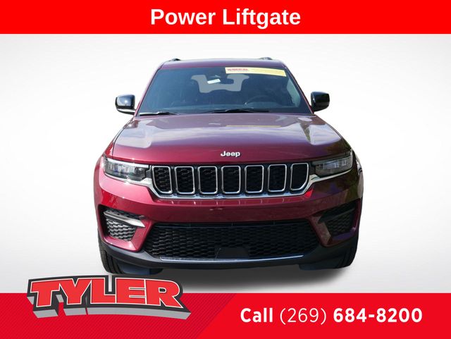 2025 Jeep Grand Cherokee Laredo photo 2