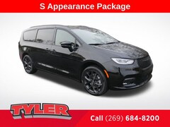 2026 Chrysler Pacifica Limited Passenger Van