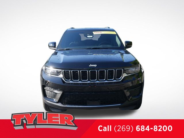 2025 Jeep Grand Cherokee Laredo X photo 2