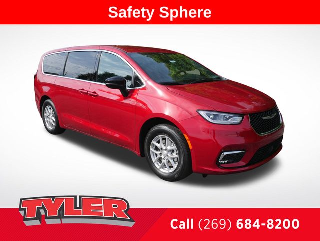 2026 Chrysler Pacifica Select's photo