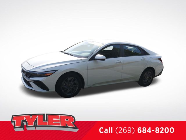 2024 Hyundai Elantra SEL photo 3