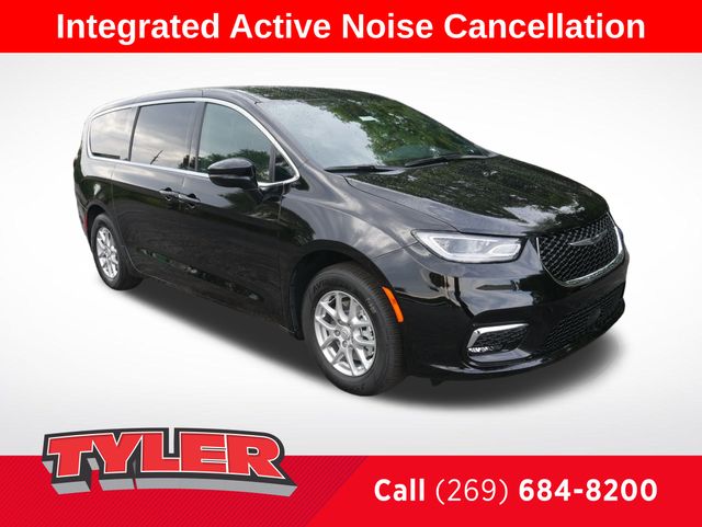 2026 Chrysler Pacifica Select's photo