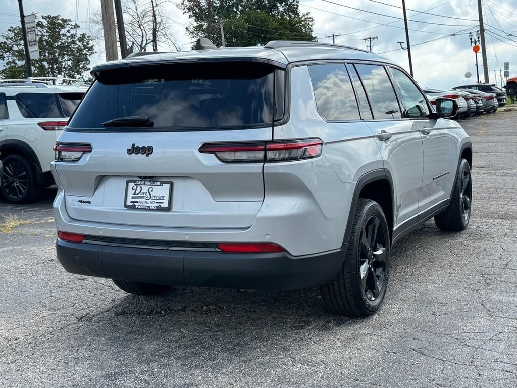 Used 2023 Jeep Grand Cherokee L Altitude 4x4 SUV