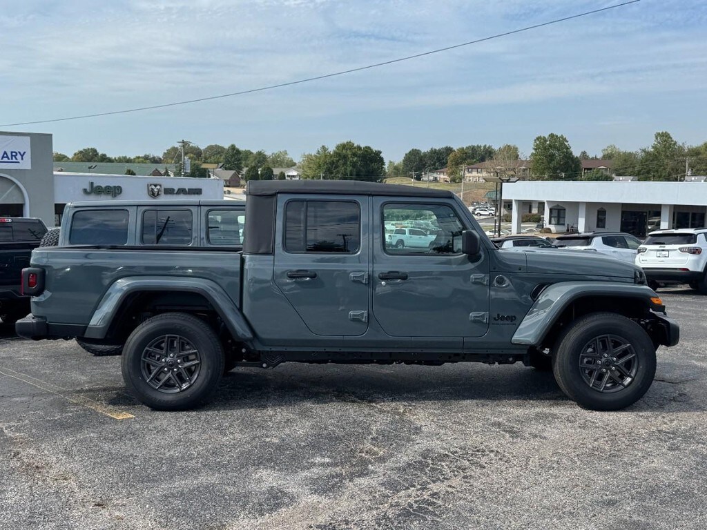 New 2025 Jeep Gladiator SPORT S 4X4 Pickup
