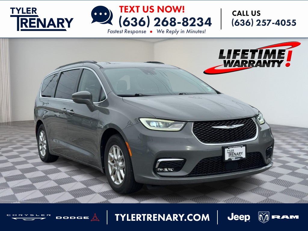 2022 Chrysler Pacifica Touring L's photo