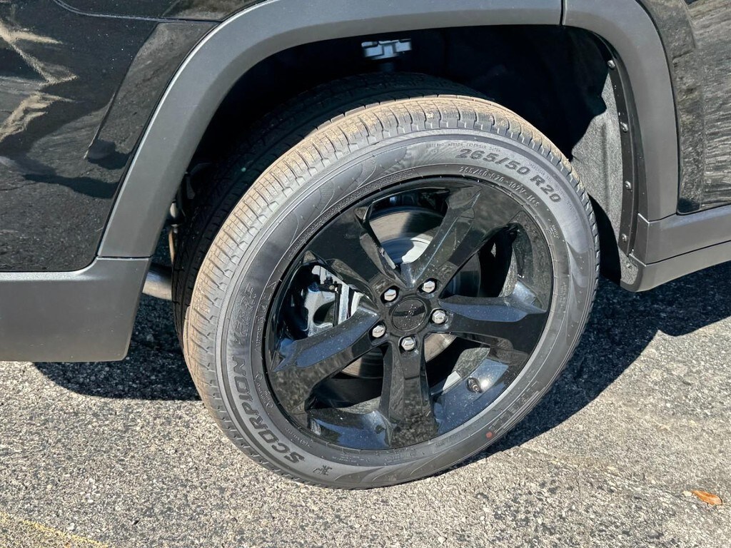 2025 Jeep Grand Cherokee Limited photo 2