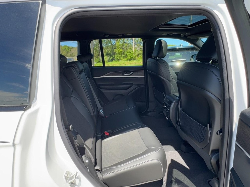 2026 Jeep Grand Cherokee Laredo - Photo 6