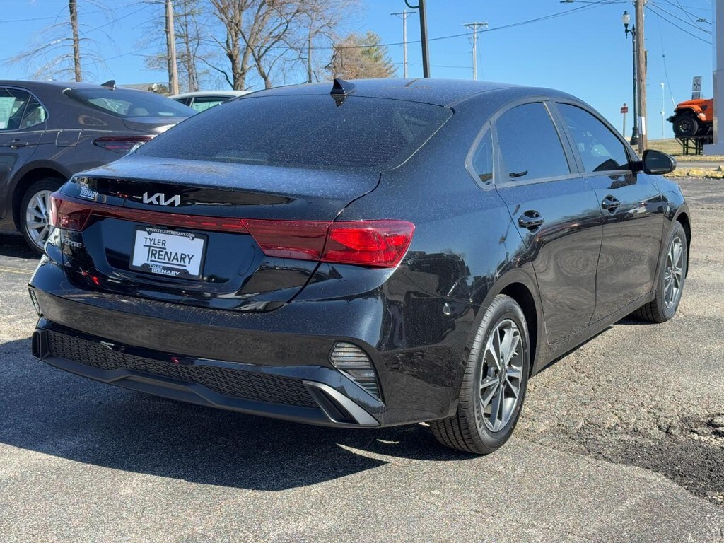 Used 2022 Kia Forte LXS IVT Sedan