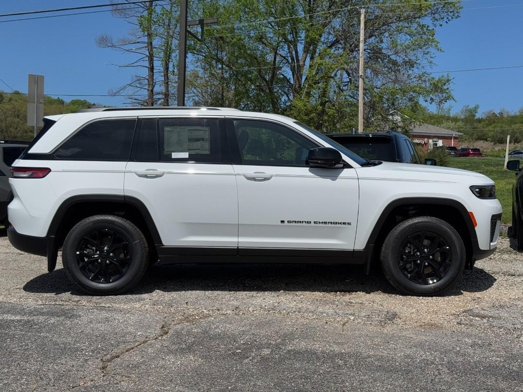 2026 Jeep Grand Cherokee Laredo - Photo 2