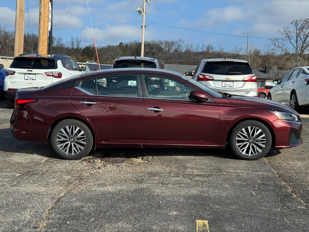 Used 2023 Nissan Altima 2.5 SV Sedan Sedan