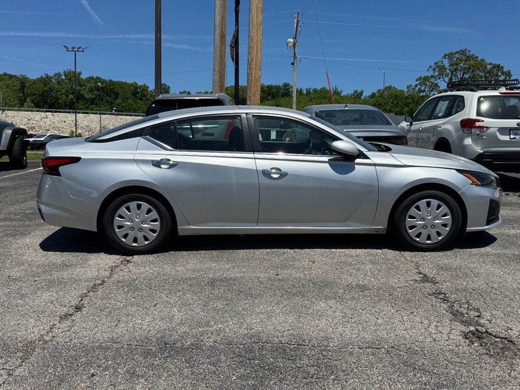 Used 2023 Nissan Altima S with VIN 1N4BL4BV4PN399045 for sale in Pacific, MO
