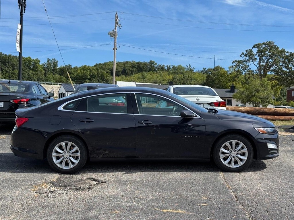 2023 Chevrolet Malibu 1LT photo 2